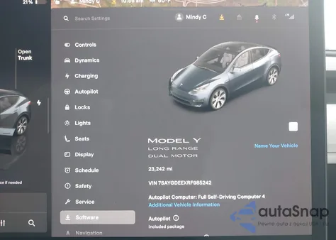 2024 Tesla Model Y Long Range Dual Motor All-Wheel Drive z USA, uszkodzony, nr VIN 7SAYGDEEXRF985242